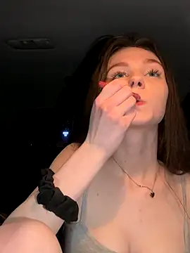 MilaBee online show from November 17, 2025, 11:05 am