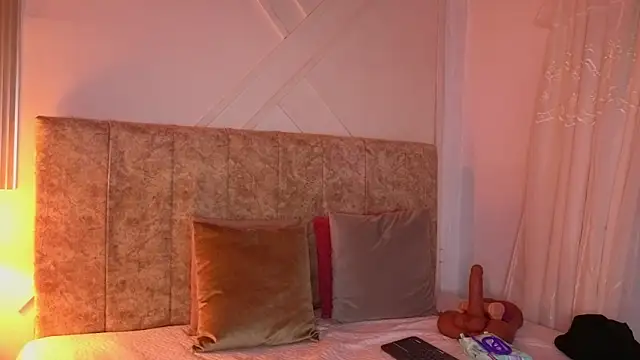 angelinarouse  online show from July 29, 2026, 9:13 pm