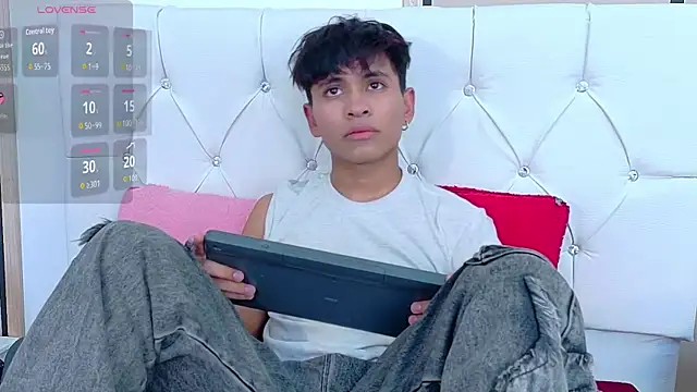 Snapshot of Ethan_Westt chatting on November 22, 2025, 9:03 pm Ethan Westt online show from November 22, 2025, 9:03 pm