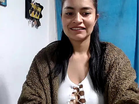 Snapshot of AlanaHotxx chatting on November 4, 2025, 6:23 am AlanaHotxx online show from November 4, 2025, 6:23 am