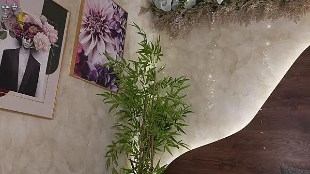 mia lacy  online show from December 19, 2025, 7:43 pm