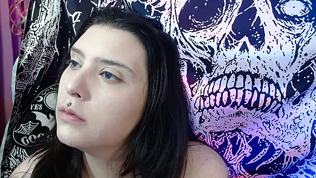 Snapshot of mikaskullcs chatting on July 4, 2026, 10:27 pm mikaskullcs online show from July 4, 2026, 10:27 pm
