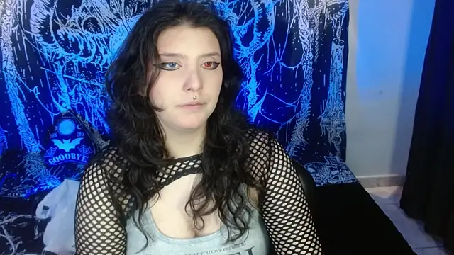 Snapshot of mikaskullcs chatting on July 31, 2026, 5:40 am mikaskullcs online show from July 31, 2026, 5:40 am