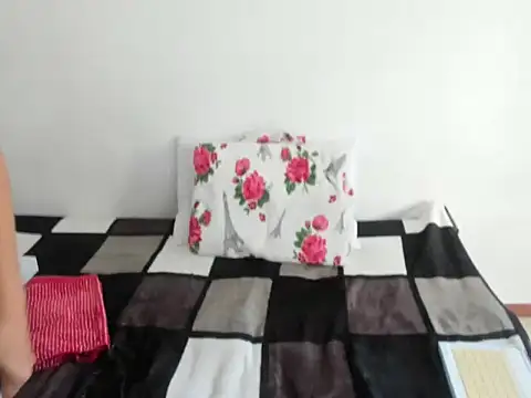 Snapshot of DulceXmile chatting on October 16, 2025, 7:04 pm DulceXmile online show from October 16, 2025, 7:04 pm