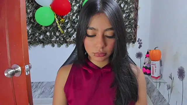 Snapshot of Sarahbrowm_ chatting on October 28, 2025, 7:38 pm Sarahbrowm online show from October 28, 2025, 7:38 pm