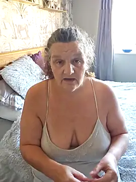 MissQueenBeex online show from October 12, 2025, 12:15 pm