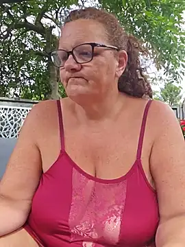 Snapshot of MissQueenBeex chatting on July 7, 2026, 8:51 am MissQueenBeex online show from July 7, 2026, 8:51 am