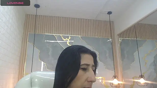 nei girl online show from September 19, 2025, 11:22 am