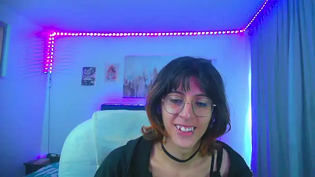 Snapshot of goth_minerva chatting on July 8, 2026, 1:37 pm goth minerva online show from July 8, 2026, 1:37 pm