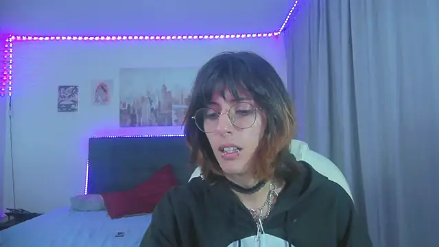 Snapshot of goth_minerva chatting on July 17, 2026, 1:29 pm goth minerva online show from July 17, 2026, 1:29 pm