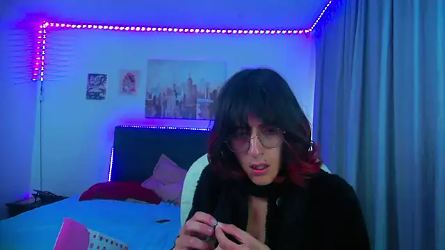 Snapshot of goth_minerva chatting on July 23, 2026, 1:31 pm goth minerva online show from July 23, 2026, 1:31 pm