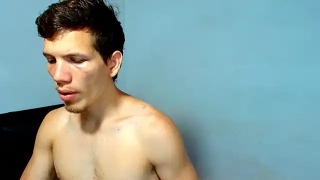 Snapshot of kevinkewman chatting on May 4, 2026, 12:23 pm kevinkewman online show from May 4, 2026, 12:23 pm
