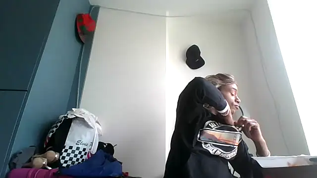 ItsBarbieBitcxxxx69 online show from February 11, 2026, 9:09 pm