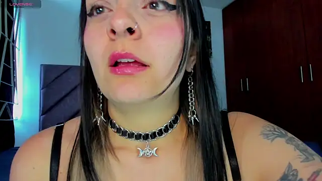 KARINNA  RAVEN online show from July 24, 2026, 10:19 pm