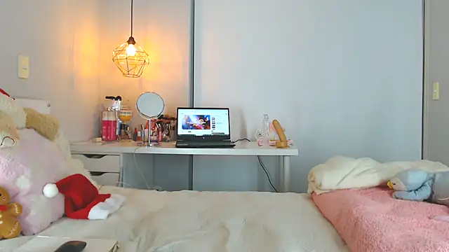 Snapshot of Tiana_Paez1 chatting on December 15, 2025, 4:28 am Tiana Paez1 online show from December 15, 2025, 4:28 am