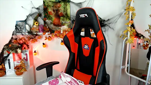 Lucky Lana online show from October 28, 2025, 2:37 am