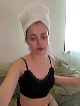 AshleyD  online show from July 26, 2026, 3:52 pm