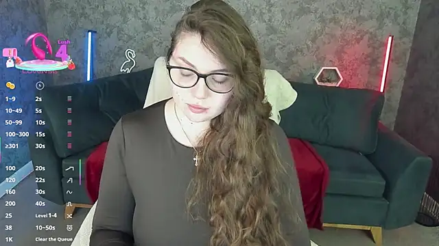 LuxSopphia online show from April 20, 2026, 7:04 pm