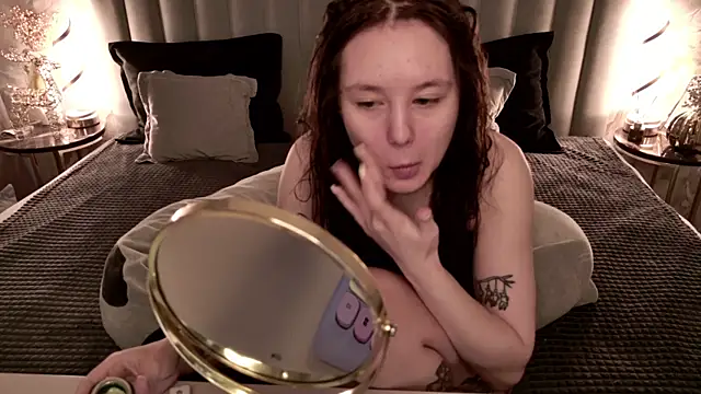 CarolineTenders online show from April 30, 2026, 1:23 am