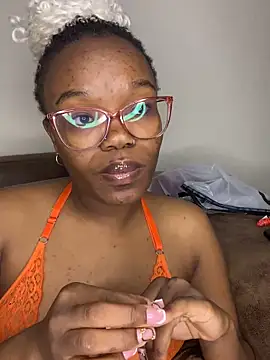 YummyMelanin117 online show from April 22, 2026, 10:44 pm