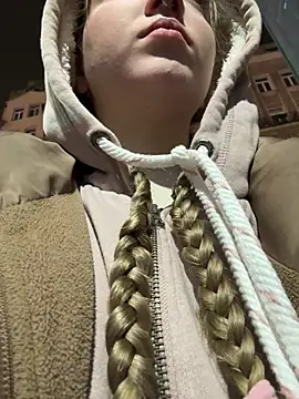 Snapshot of bambi_lu chatting on November 1, 2025, 4:31 pm bambi lu online show from November 1, 2025, 4:31 pm