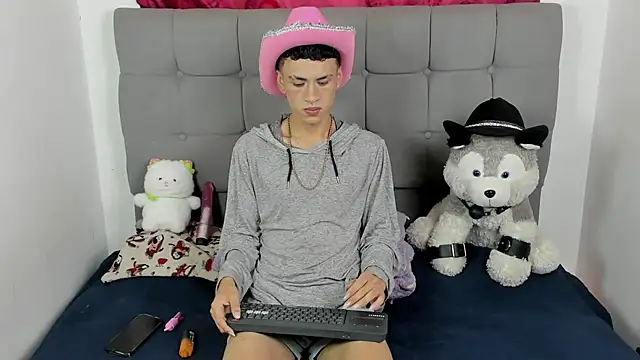 Snapshot of jeims_hotboy chatting on July 4, 2026, 12:33 pm jeims hotboy online show from July 4, 2026, 12:33 pm