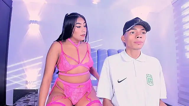 Snapshot of candyandmarilyn chatting on October 14, 2025, 9:37 pm candyandmarilyn online show from October 14, 2025, 9:37 pm