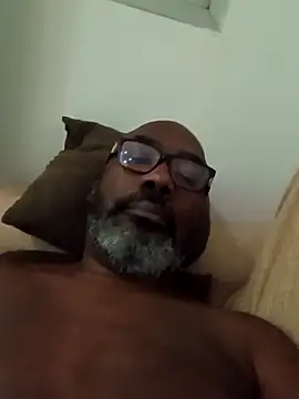 Snapshot of Bigmaumau54 chatting on December 16, 2025, 12:37 am Bigmaumau54 online show from December 16, 2025, 12:37 am