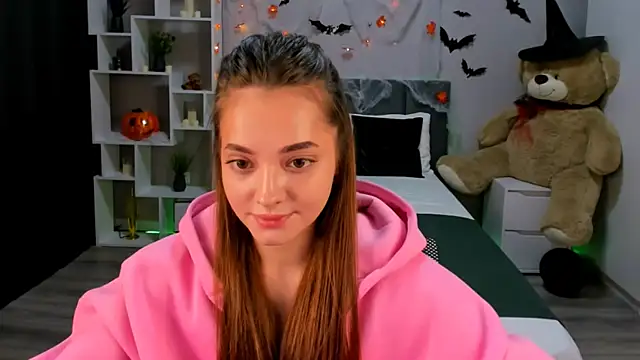 MelanieAlves online show from October 19, 2025, 6:30 pm