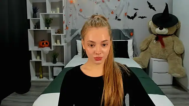 MelanieAlves online show from November 5, 2025, 6:08 pm