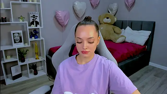 MelanieAlves online show from March 19, 2026, 6:39 am