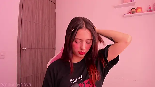 ImBunnyNova online show from May 19, 2026, 8:26 pm