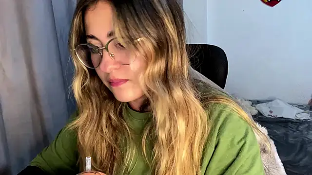 Snapshot of emma__bell_ chatting on November 14, 2025, 11:46 pm emma bell online show from November 14, 2025, 11:46 pm