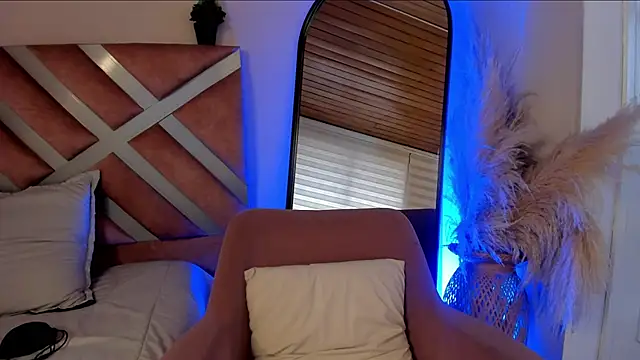 Snapshot of viol_collins__ chatting on November 1, 2025, 8:00 pm viol collins online show from November 1, 2025, 8:00 pm