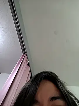 Snapshot of Yuli_Mars chatting on August 4, 2026, 12:25 am Yuli Mars online show from August 4, 2026, 12:25 am