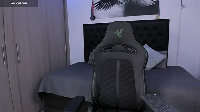 Snapshot of santi_aesthetic chatting on October 6, 2025, 2:42 am santi aesthetic online show from October 6, 2025, 2:42 am