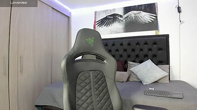 Snapshot of santi_aesthetic chatting on October 9, 2025, 3:59 am santi aesthetic online show from October 9, 2025, 3:59 am