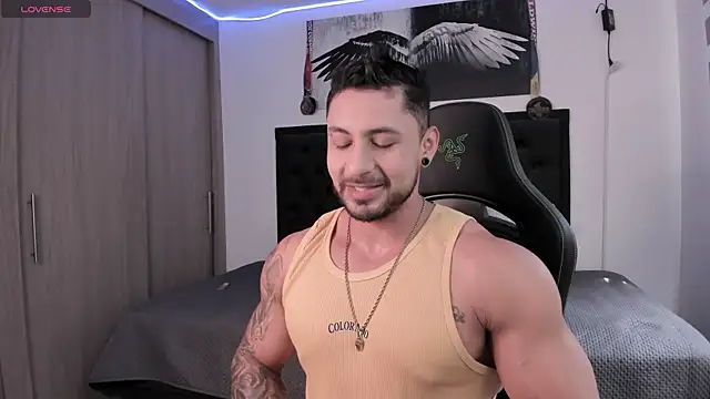 Snapshot of santi_aesthetic chatting on November 6, 2025, 5:03 pm santi aesthetic online show from November 6, 2025, 5:03 pm