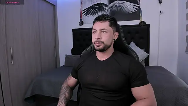 Snapshot of santi_aesthetic chatting on November 20, 2025, 3:45 pm santi aesthetic online show from November 20, 2025, 3:45 pm