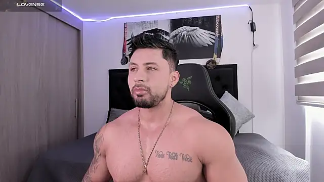 Snapshot of santi_aesthetic chatting on January 7, 2026, 5:26 pm santi aesthetic online show from January 7, 2026, 5:26 pm