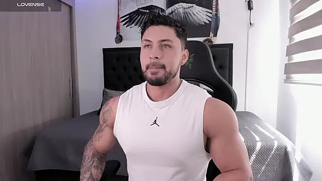 Snapshot of santi_aesthetic chatting on January 9, 2026, 4:32 pm santi aesthetic online show from January 9, 2026, 4:32 pm