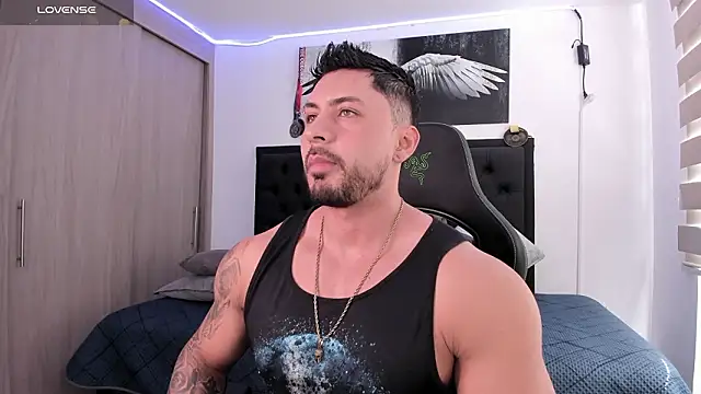 Snapshot of santi_aesthetic chatting on February 3, 2026, 2:44 pm santi aesthetic online show from February 3, 2026, 2:44 pm