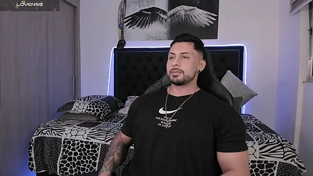 Snapshot of santi_aesthetic chatting on July 30, 2026, 3:05 am santi aesthetic online show from July 30, 2026, 3:05 am