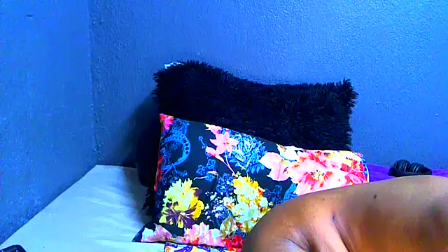 Snapshot of SMALLBOOBSXX chatting on June 19, 2026, 5:12 am SMALLBOOBSXX online show from June 19, 2026, 5:12 am
