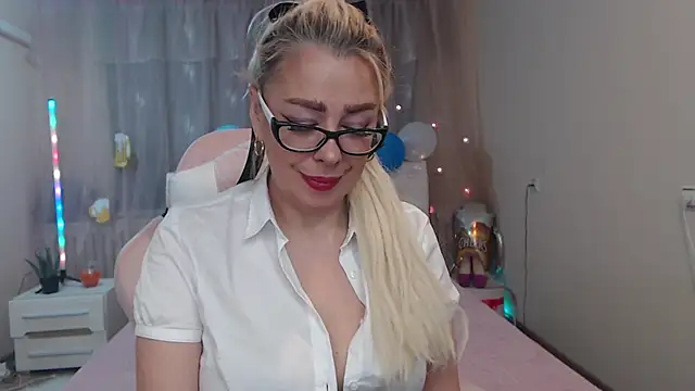 Snapshot of KatrinaCharm chatting on October 8, 2025, 6:22 am KatrinaCharm online show from October 8, 2025, 6:22 am