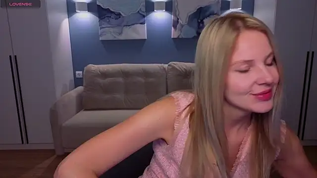 MelanieBennett online show from May 3, 2026, 6:08 am