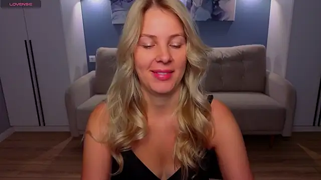Snapshot of MelanieBennett chatting on June 17, 2026, 7:22 am MelanieBennett online show from June 17, 2026, 7:22 am