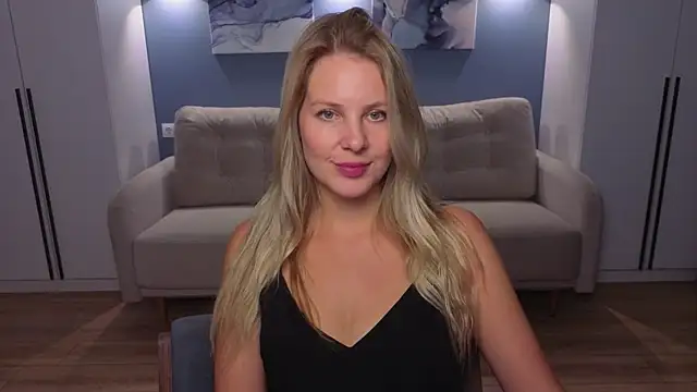 Snapshot of MelanieBennett chatting on July 28, 2026, 8:54 am MelanieBennett online show from July 28, 2026, 8:54 am