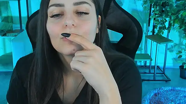 ValeriiMills online show from December 16, 2025, 2:33 pm