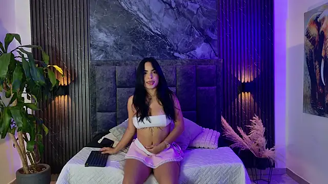 Lenna s online show from July 8, 2026, 8:46 pm